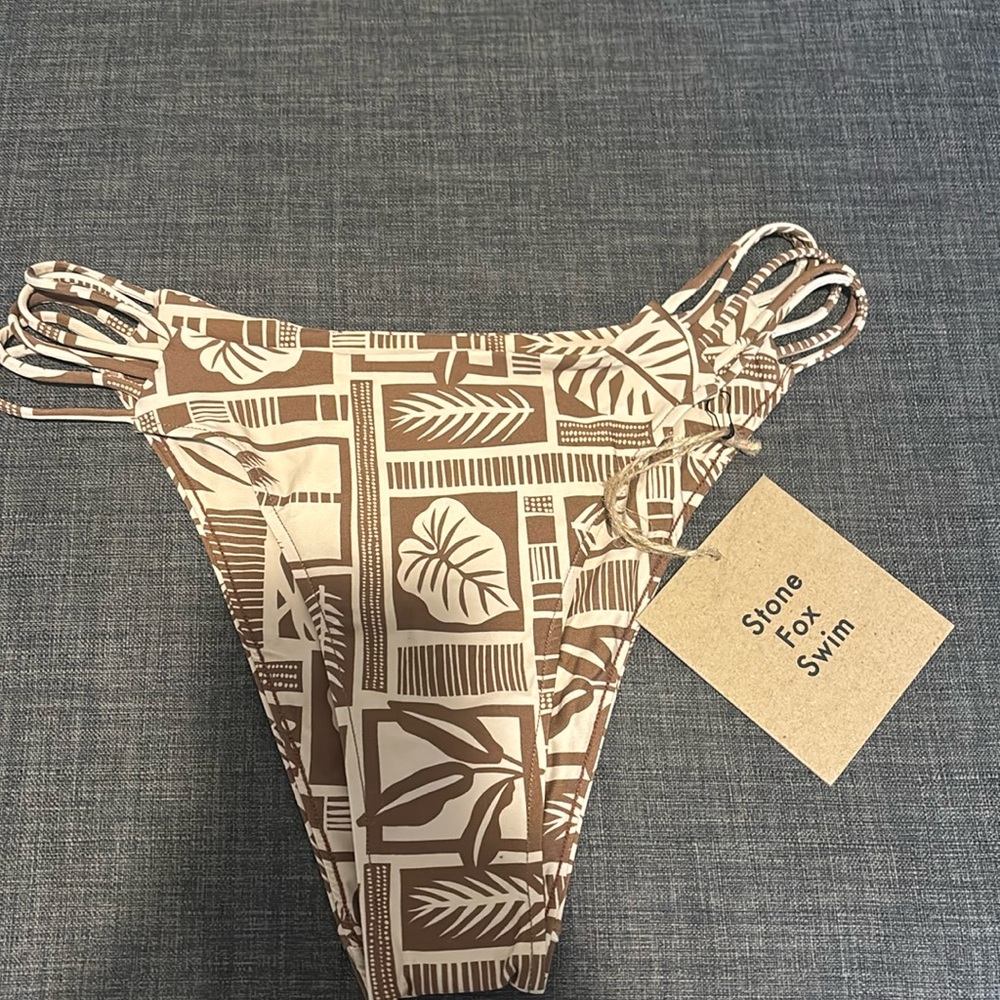 Stone Fox Swim bottoms
Size L